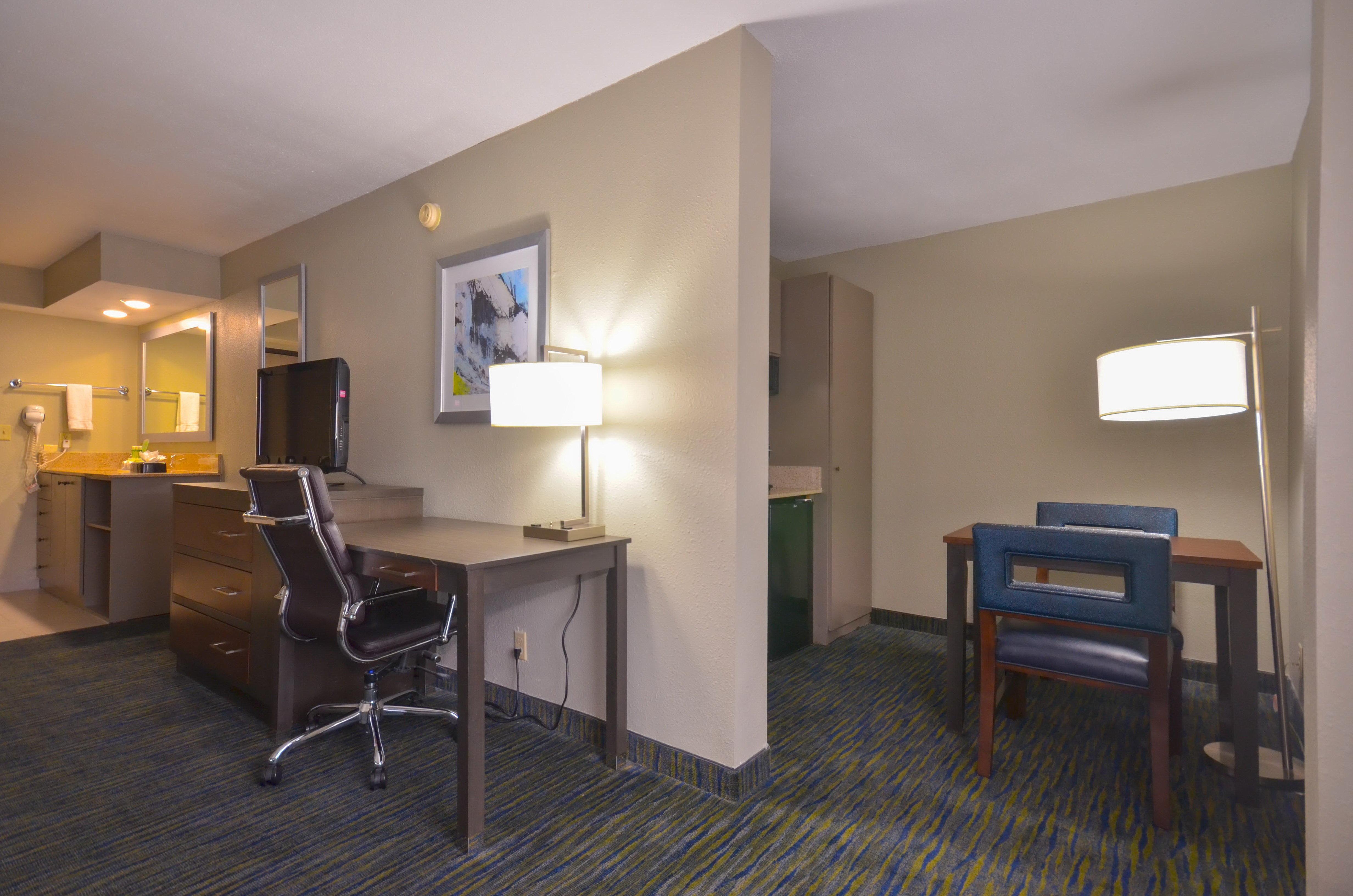Holiday Inn Express & Suites Fayetteville University Of Arkansas Area By Ihg Екстериор снимка