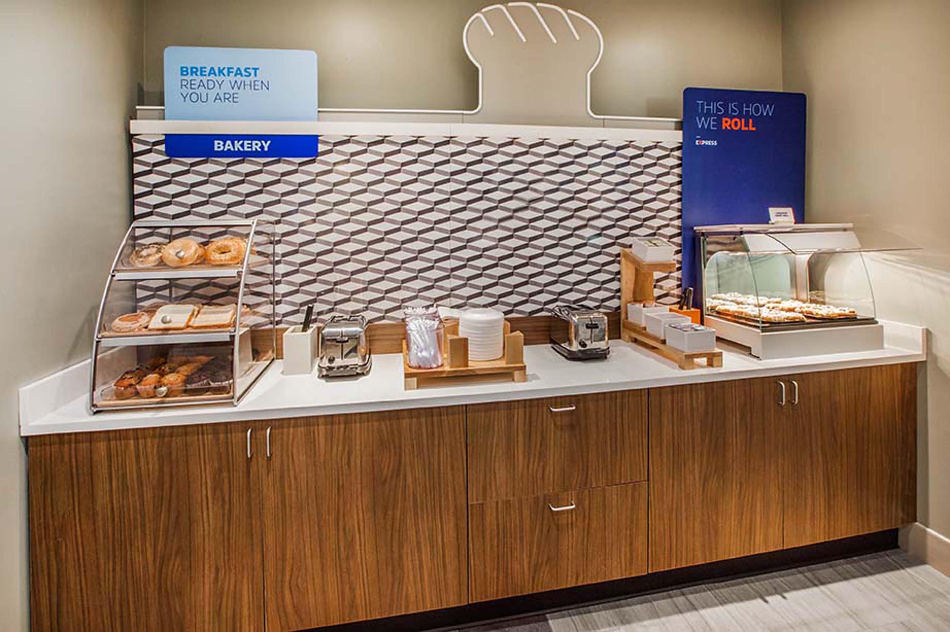 Holiday Inn Express & Suites Fayetteville University Of Arkansas Area By Ihg Екстериор снимка