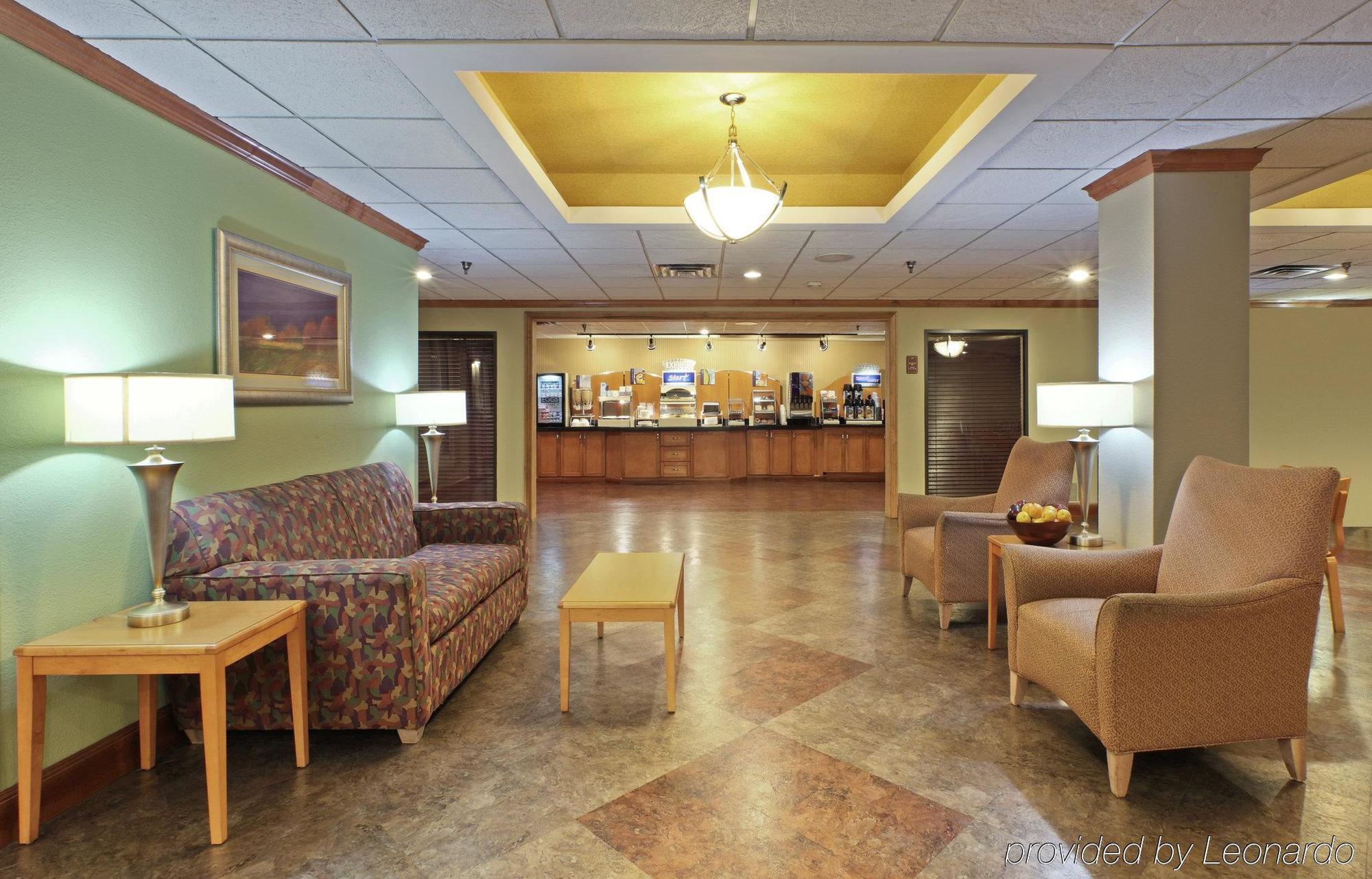 Holiday Inn Express & Suites Fayetteville University Of Arkansas Area By Ihg Интериор снимка