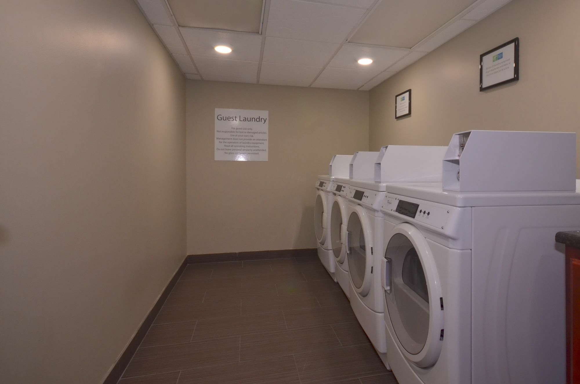 Holiday Inn Express & Suites Fayetteville University Of Arkansas Area By Ihg Екстериор снимка