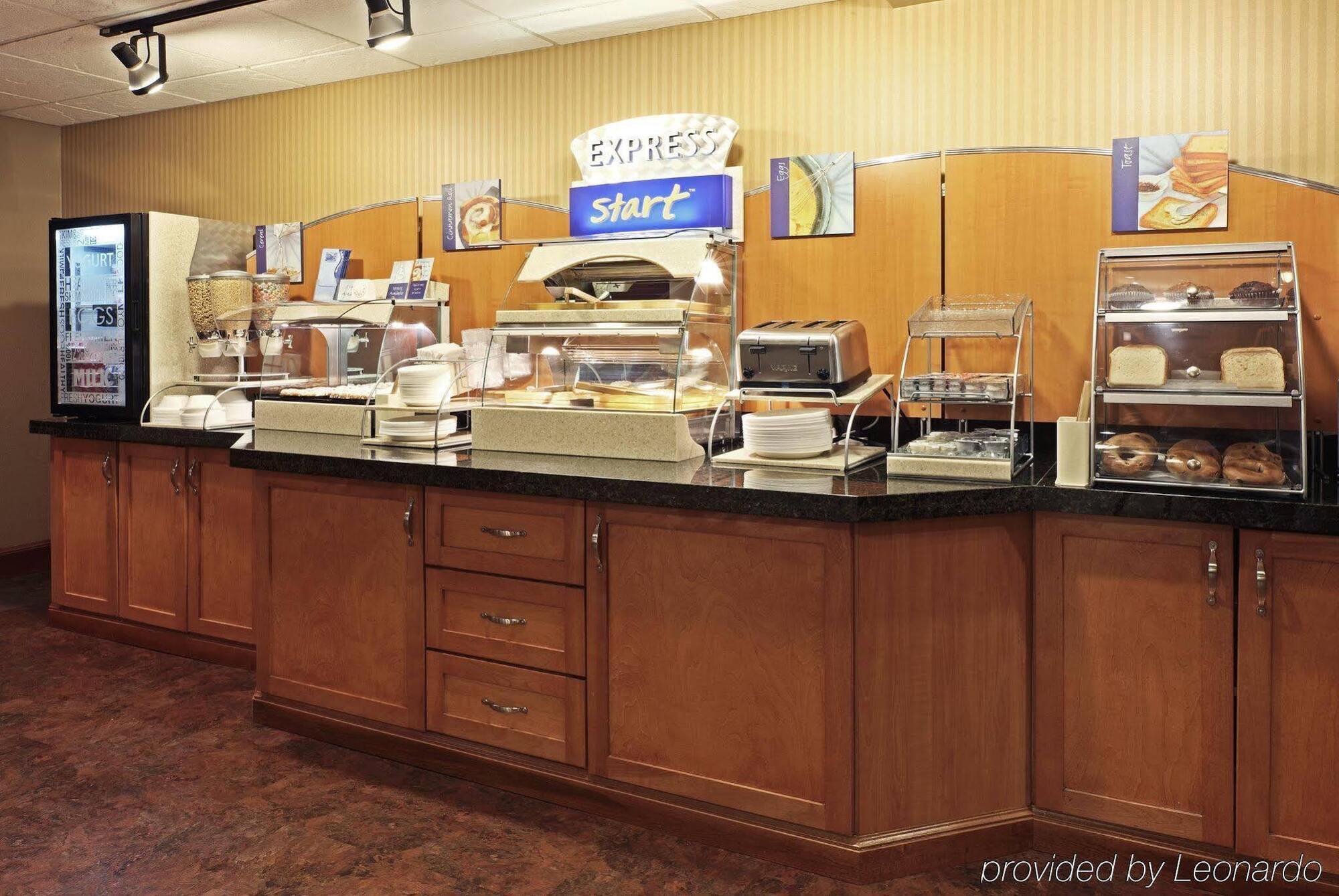 Holiday Inn Express & Suites Fayetteville University Of Arkansas Area By Ihg Екстериор снимка