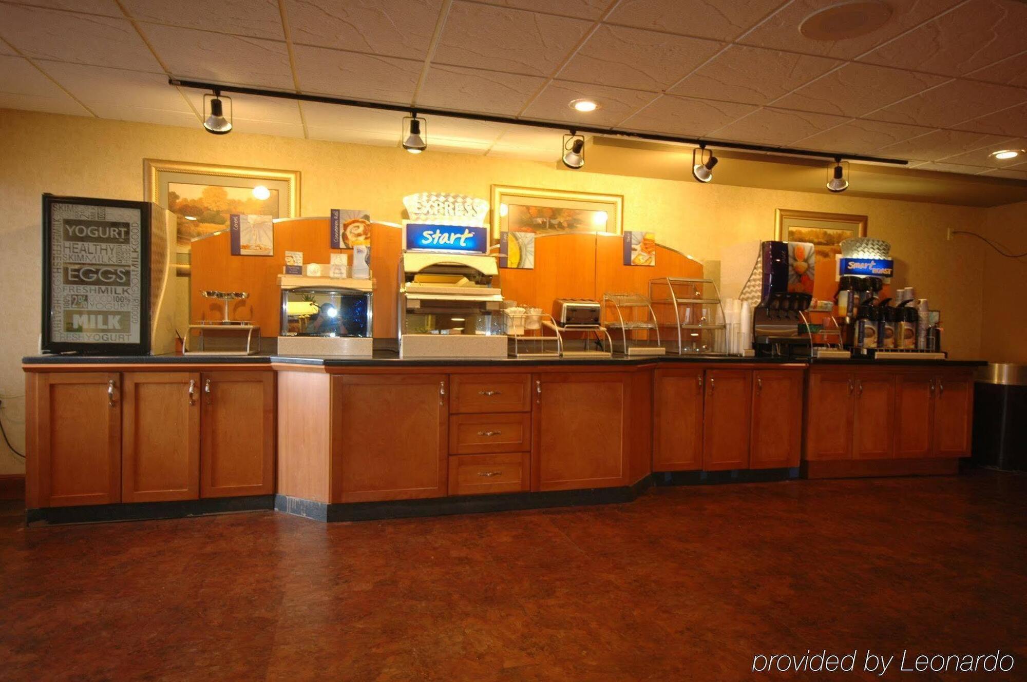 Holiday Inn Express & Suites Fayetteville University Of Arkansas Area By Ihg Екстериор снимка